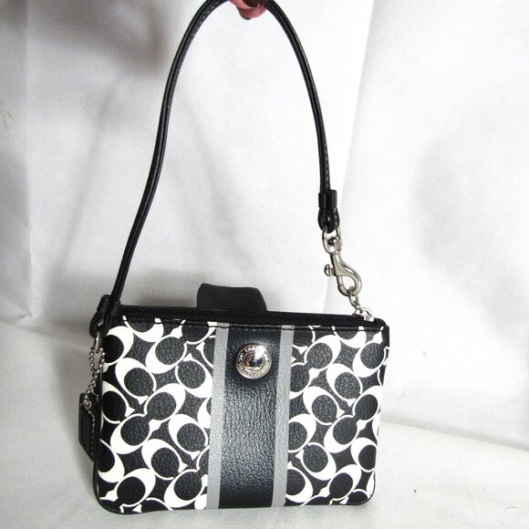 COACH SIGNATURE WRISTLET PURSE LIKE NEW + HANG TAG - Picture 6 of 8